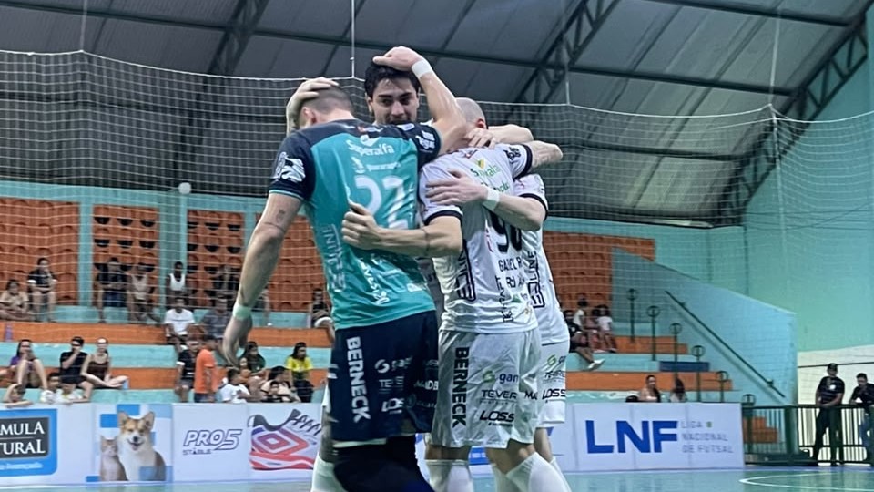 Serjão, Pirulito e Peru representam o São Lourenço na Seleção de Julho da LNF Silver